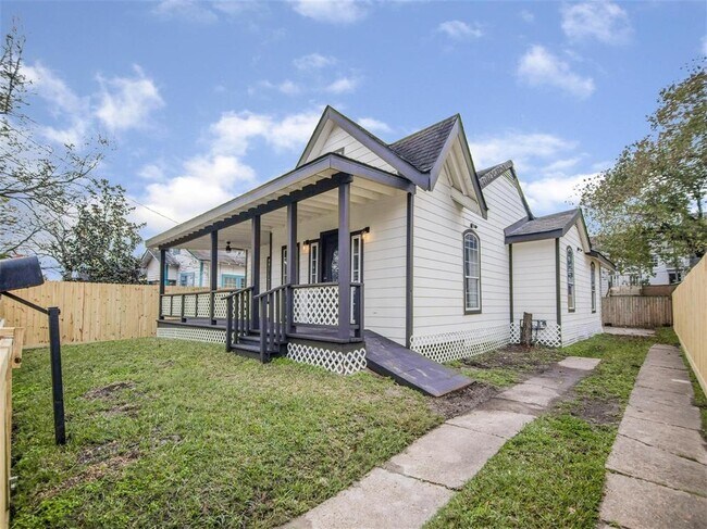 Building Photo - 5108 Clay St