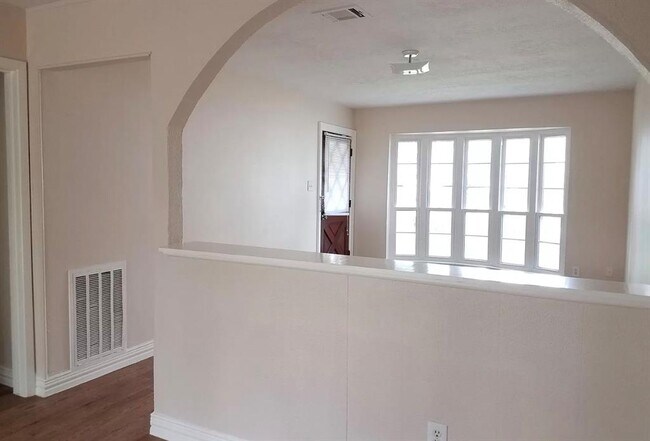 Building Photo - 15322 Tonya Dr