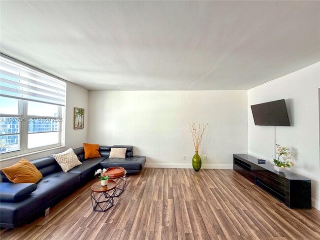 Foto del edificio - 100 Lincoln Rd