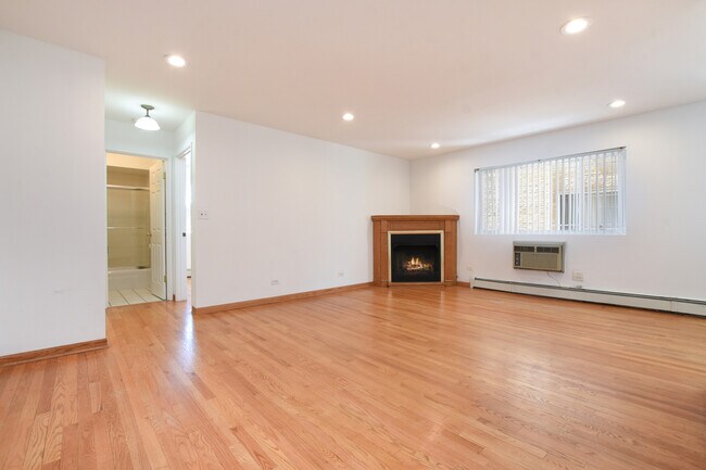 Building Photo - 5400 N Sheridan Rd