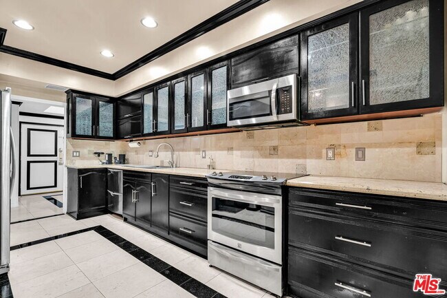 Foto del edificio - 1124 Kings Rd