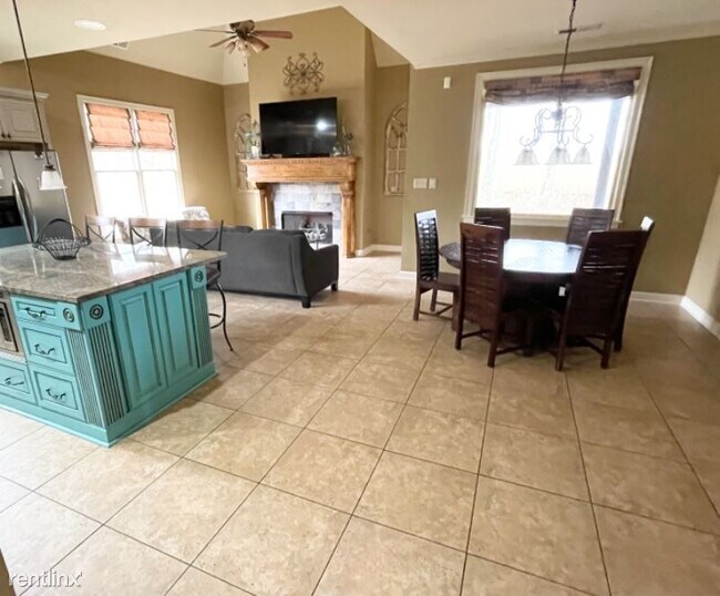 Foto del edificio - 5 br, 3 bath House - 4452 Whisperwoods Dr