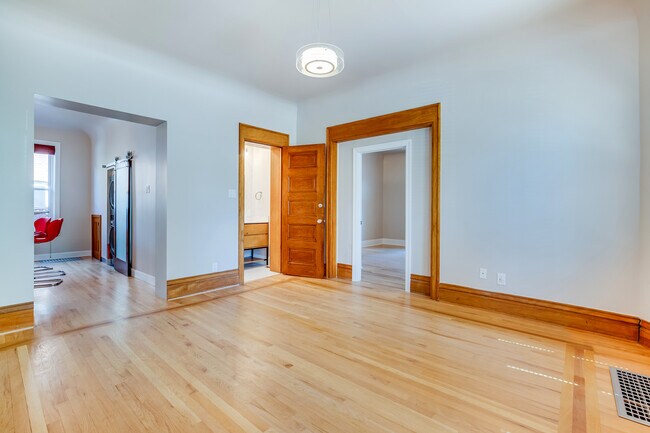 Foto del edificio - 2301 N Marion St