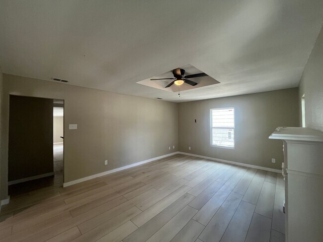 Building Photo - Remodeled 3 Bedroom 2 Bath Home