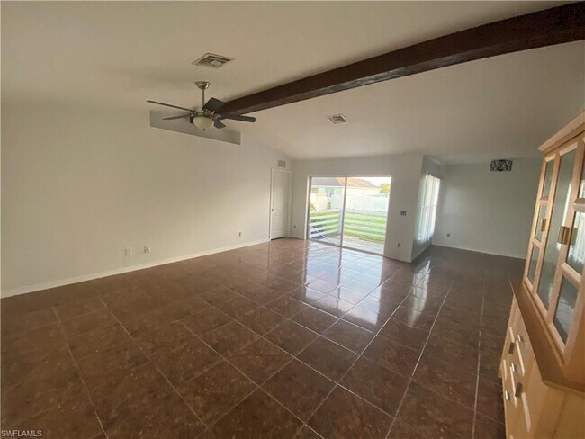 Foto del edificio - 601 Tropicana Pkwy W