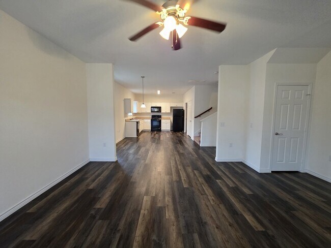 Foto del edificio - 3/2.5/2 Ready for Move in