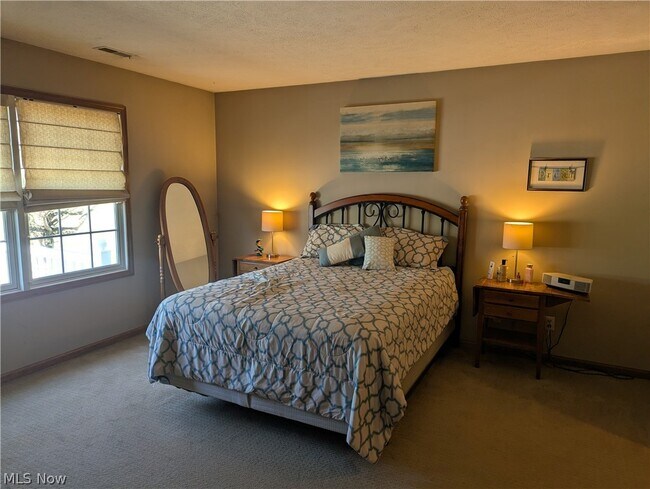 Building Photo - 15070 Woodsong Dr