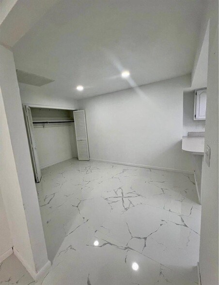 Foto del edificio - 2101 Hibiscus Rd