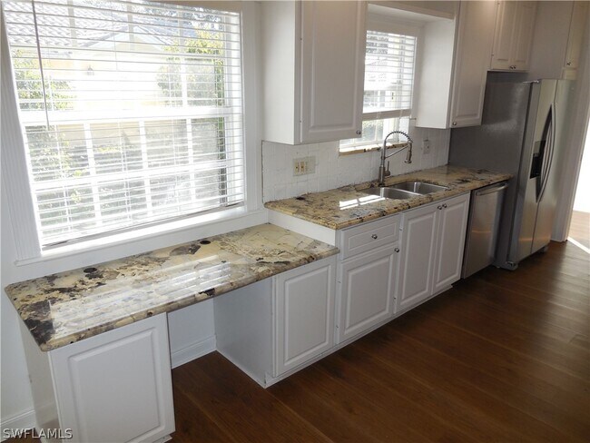 Foto del edificio - 4823 Lasqueti Way