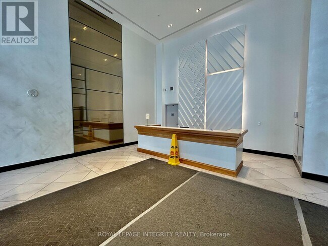 Photo du bâtiment - 255 Bay St