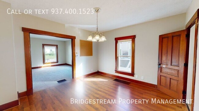 Foto del edificio - 3 Bedroom, 1.5 bath home with 2 car detach...