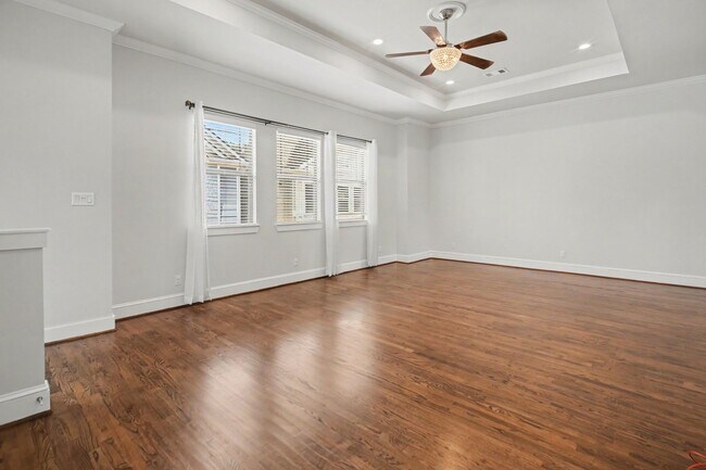 Foto del edificio - 1744 W 25th St