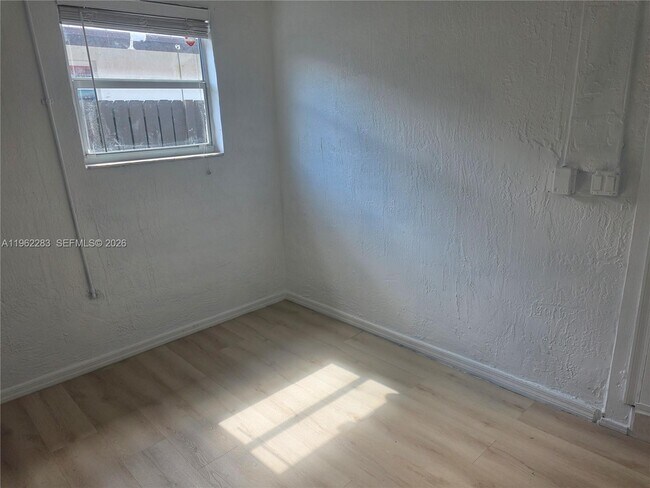 Building Photo - 10206 SW 161st Ave