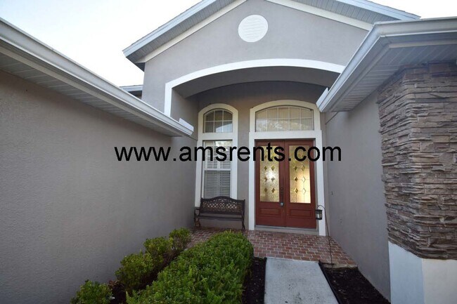 Building Photo - Spacious 5 bedroom home in Hunter Creek