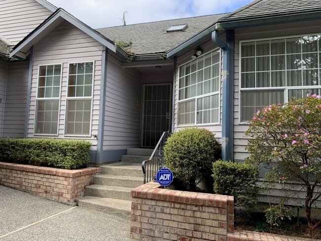 Building Photo - Well maintained 3 bed 2 bath rambler home in quiet Zenith neighborhood in Des Moines