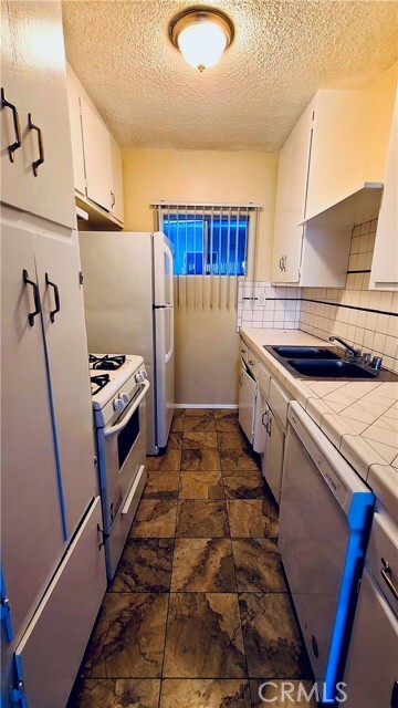 Building Photo - 11558 Sylvan St