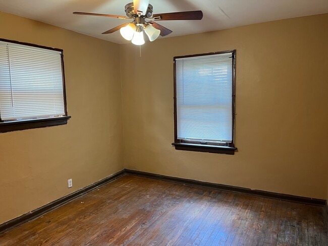 Bedroom - 5919 Dressell Ave
