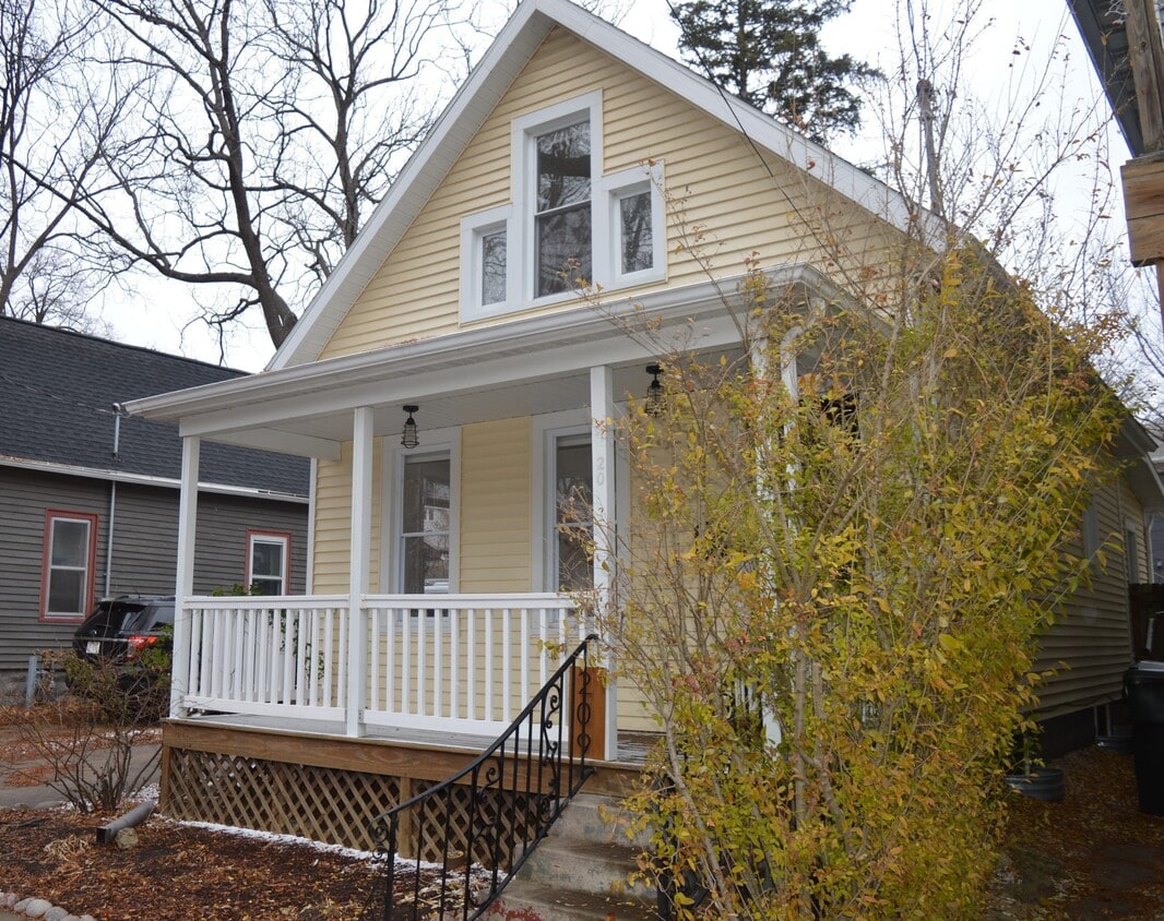 Primary Photo - 209 N Ingersoll St