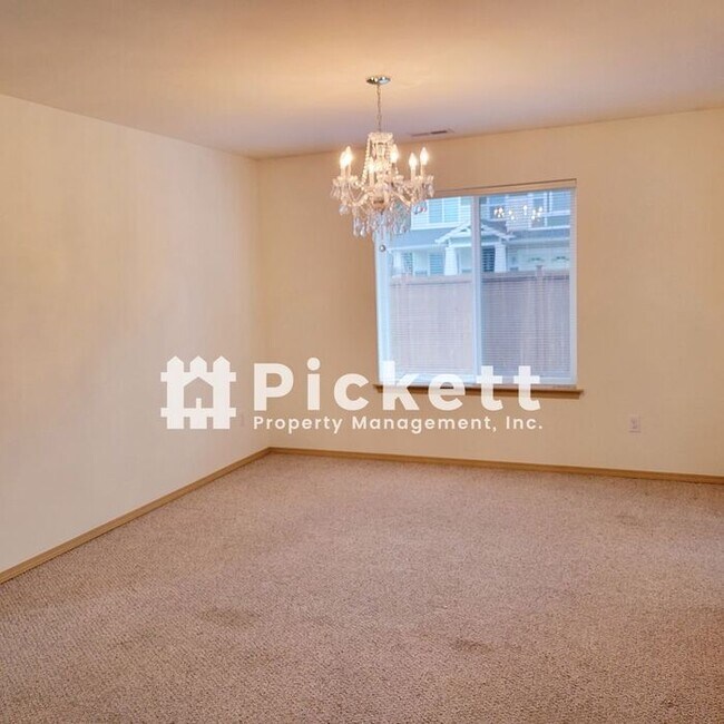 Building Photo - 3 Bedroom Rambler near McCormick Woods