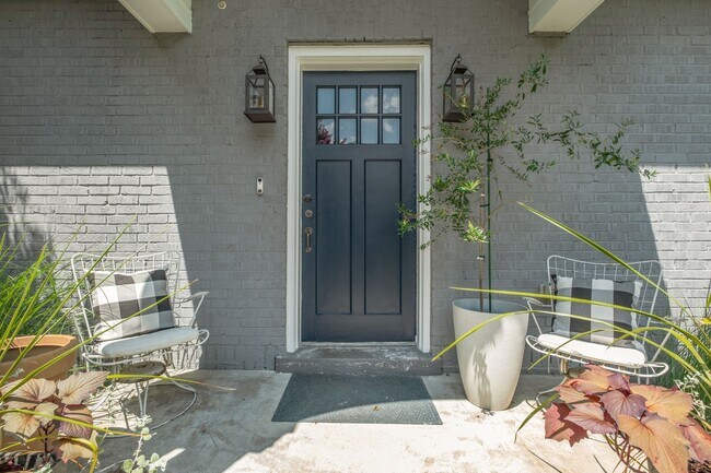 Foto del edificio - 3705 Burrus St