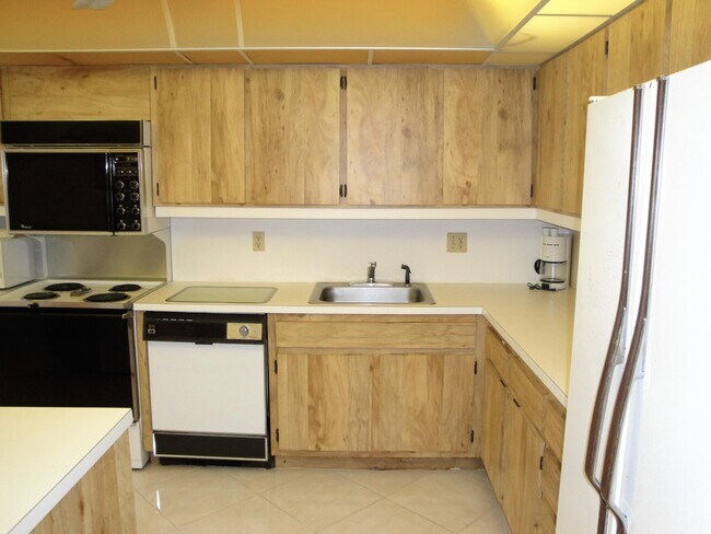 Building Photo - 18 Westgate Ln