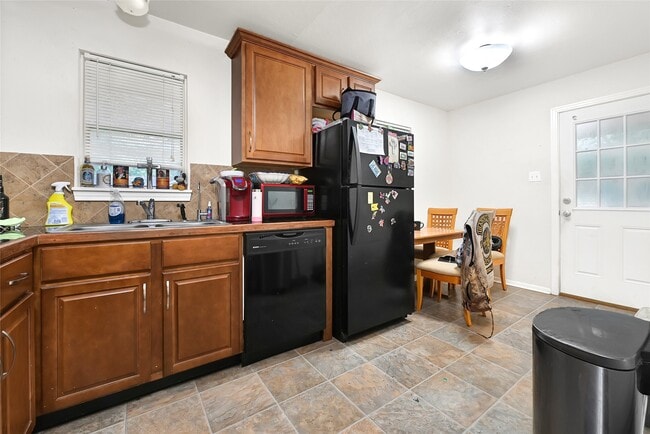 Foto del edificio - 330 Robin St