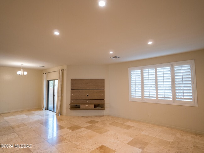 Building Photo - 4249 N Golden Ridge Ln