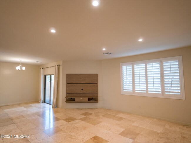Foto del edificio - 4249 N Golden Ridge Ln