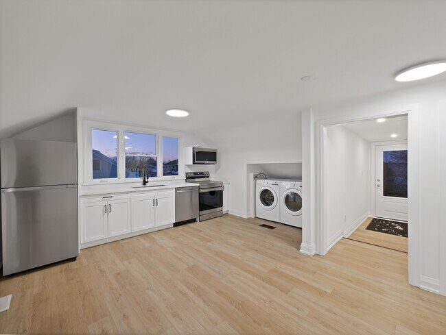 Building Photo - 647 Limeridge Rd E