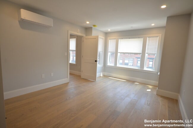 Building Photo - 425 Market St