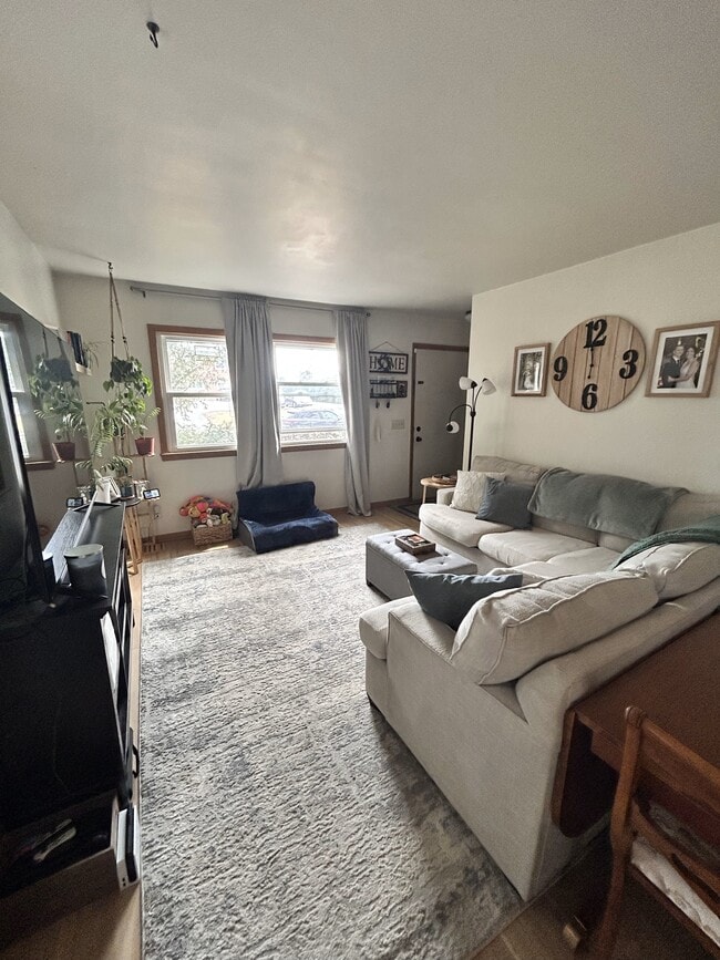Sala de estar - 5109 Wallace Ave