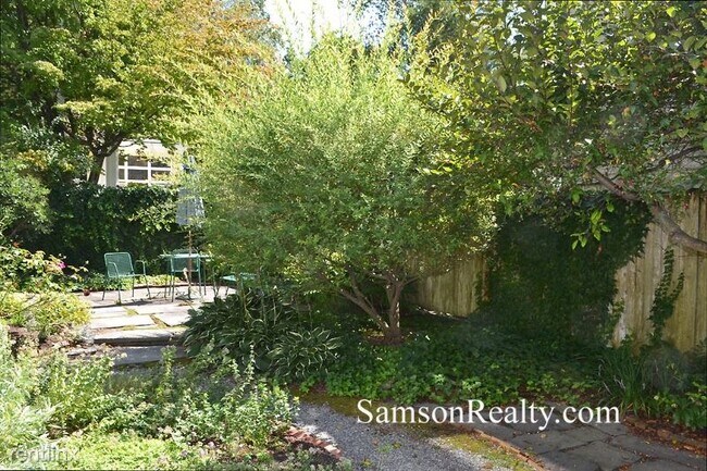 Building Photo - 6 br, 3.5 bath House - 173 George St