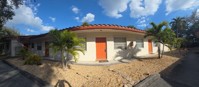 Foto del edificio - 2326 Monroe St