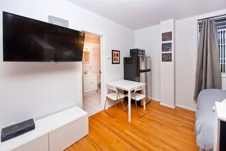 Building Photo - 333 E 95th St