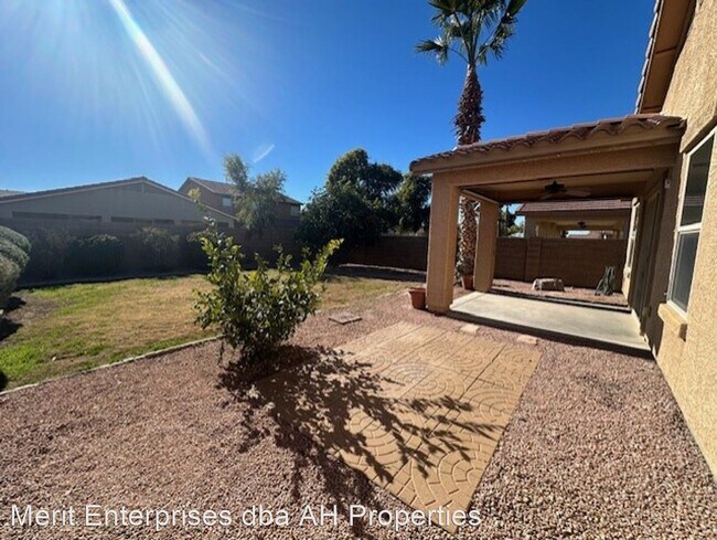 Building Photo - 3 br, 2 bath House - 1011 E KELSI AVE