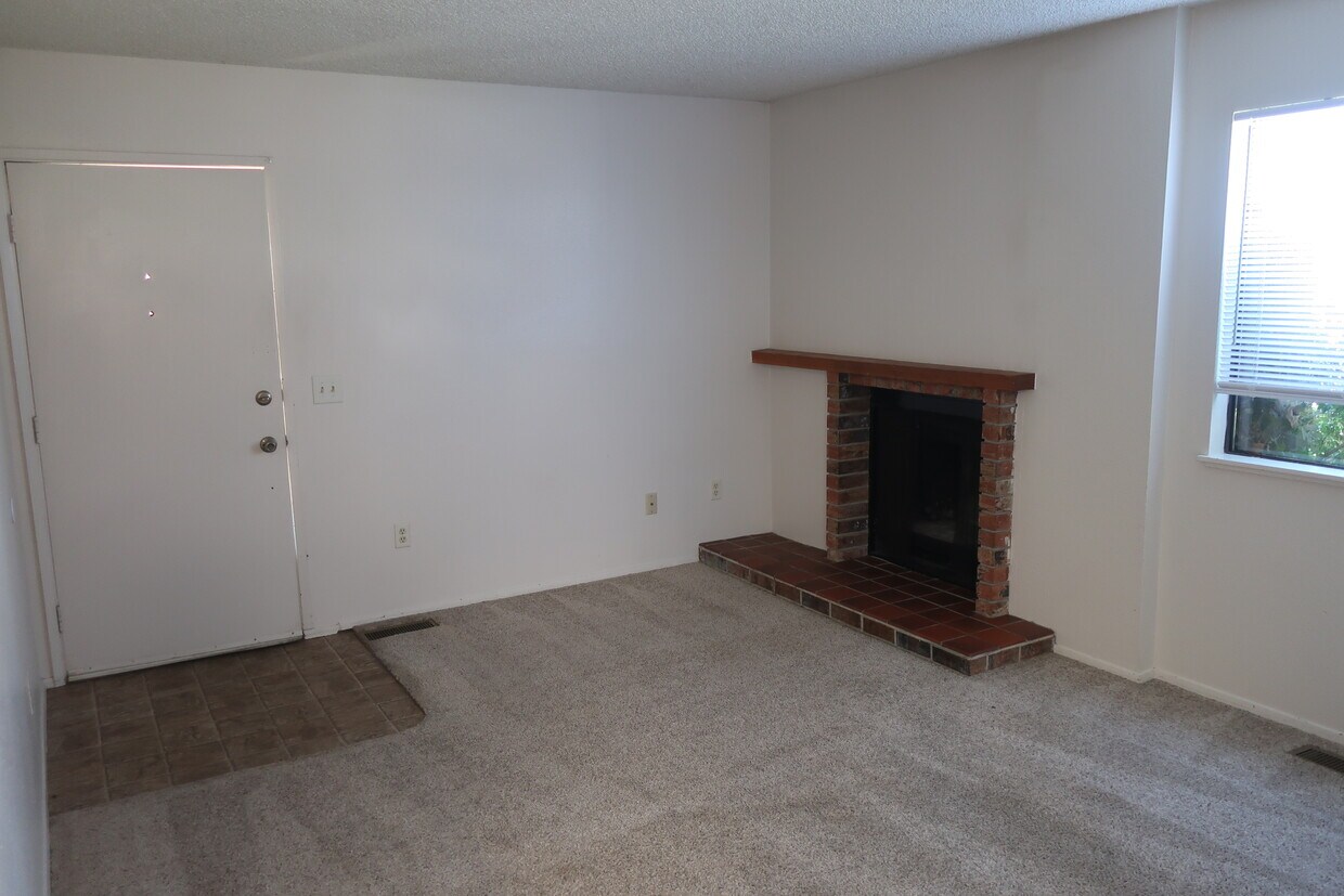 Primary Photo - 320 King St