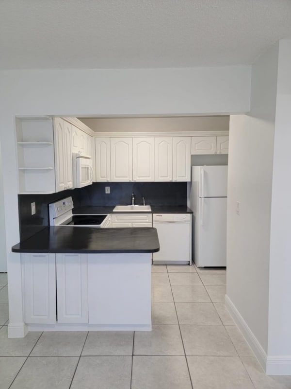 Building Photo - 3551 SW 9th Terrace