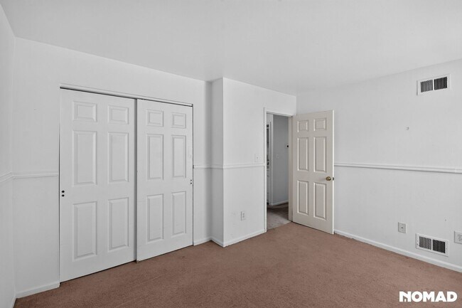 Building Photo - 404 Woodbridge Commons Way