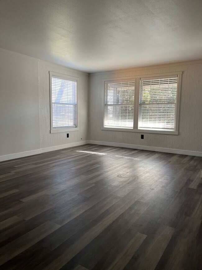 Foto del edificio - PRICE DROP! Home in heart of Redmond, walk...