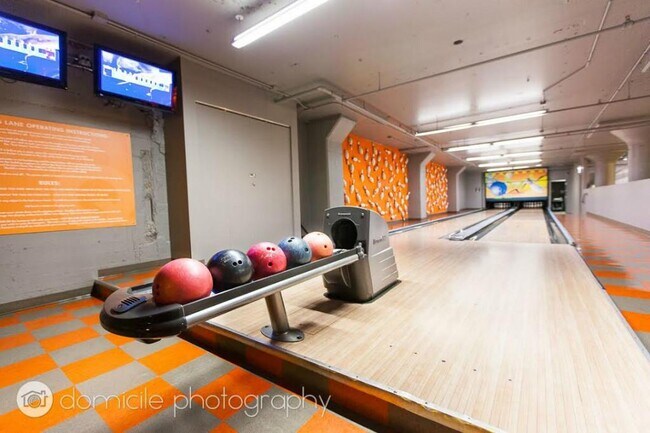 Building Photo - 565 W Quincy St