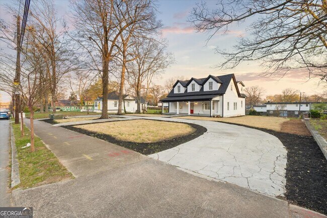 Building Photo - 1188 Avon Ave SW