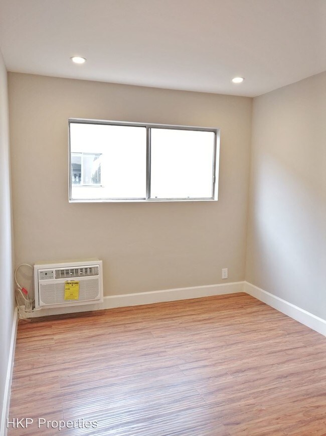 Foto del edificio - 1641 N Poinsettia Pl