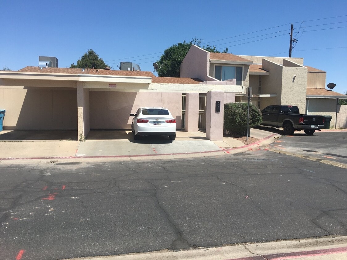 Photo - "Charming 2-Bed, 2-Bath Gem with Spacious 977 Sq Ft in Prime Phoenix Location – 4317 N 19th Dr!"