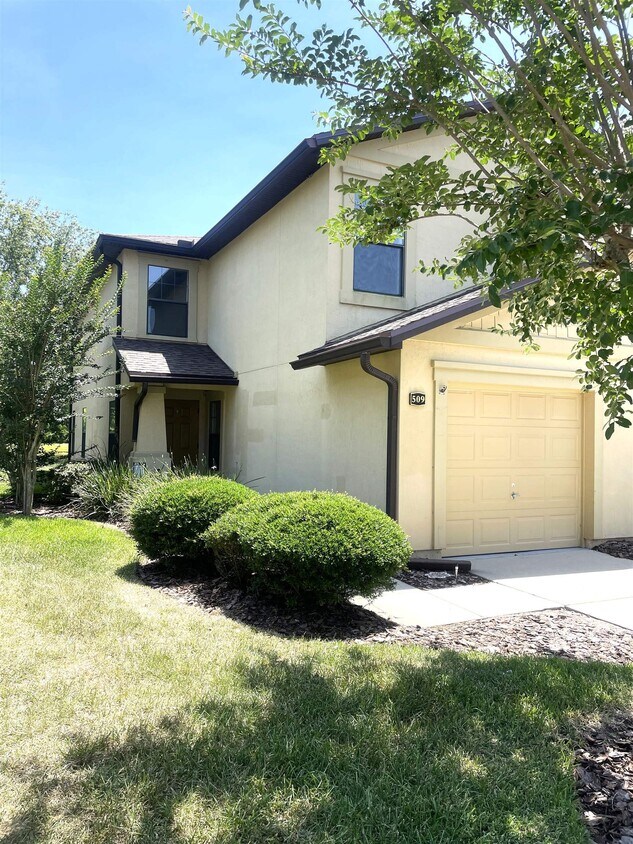 Foto principal - 509 Cabernet Pl