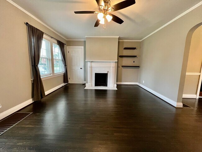 Building Photo - Adorable home located in St. Matthews