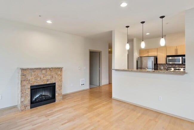 Building Photo - 2 bedroom in Seattle WA 98103