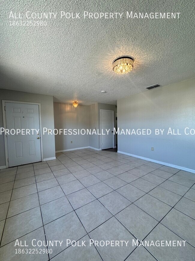 2336 Chestnut Hills Dr, Lakeland, FL 33805 Room for Rent in Lakeland