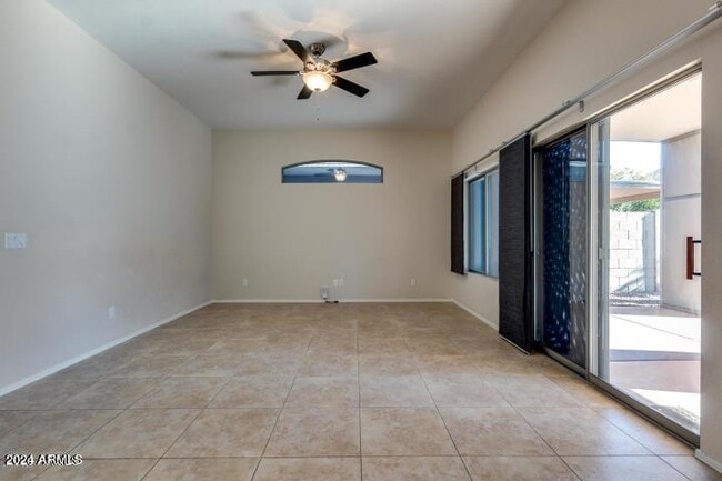 Building Photo - 4715 E Chisum Trail