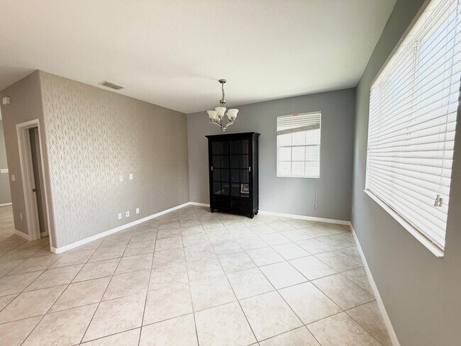 Building Photo - 7642 Fairgrove Ave