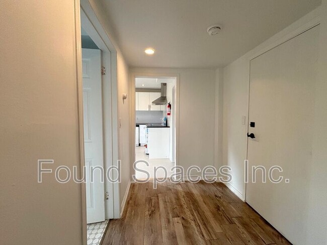 Building Photo - 32 Arthur Ave S